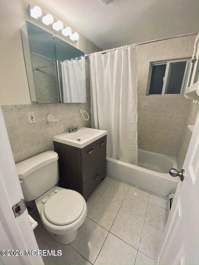 Building Photo - 96 Paterson Ave