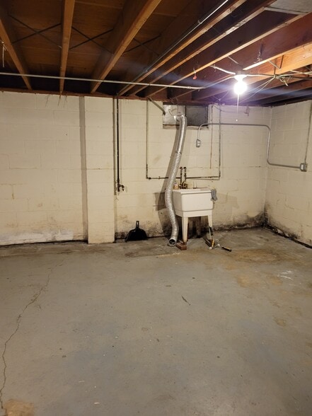 Building Photo - 605 Jungles Ave
