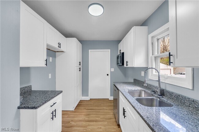 Building Photo - 1401 E 219th St