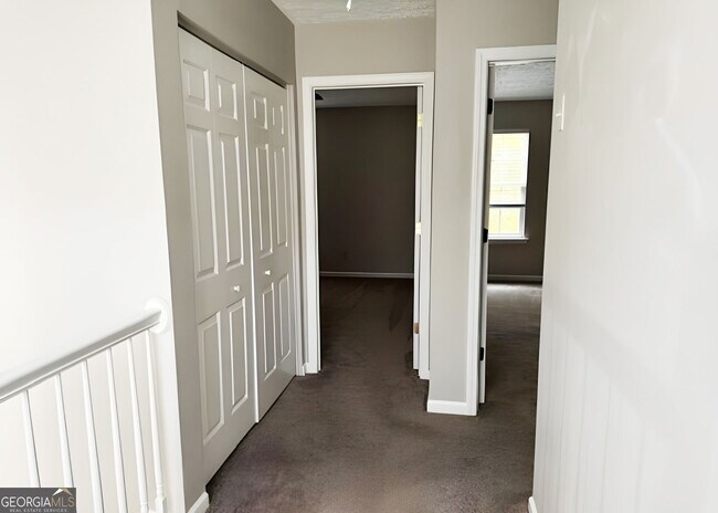 Building Photo - 220 Wild Flower Ln