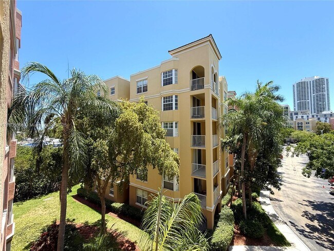 Building Photo - 19701 E Country Club Dr