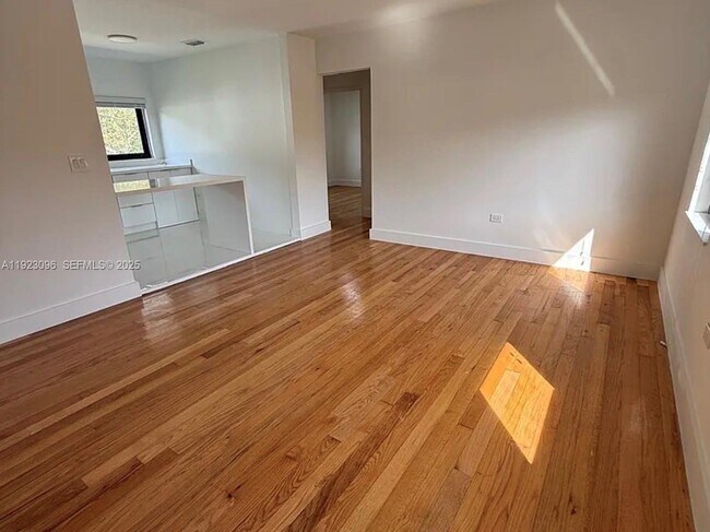 Building Photo - 430 Malaga Ave