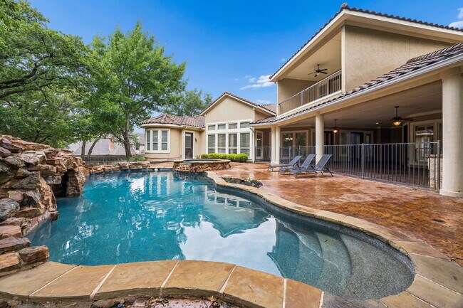 Building Photo - 2101 Miracle Point Dr