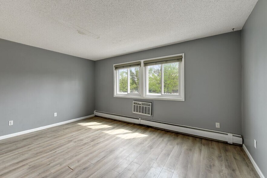 Building Photo - 2616 Harriet Ave