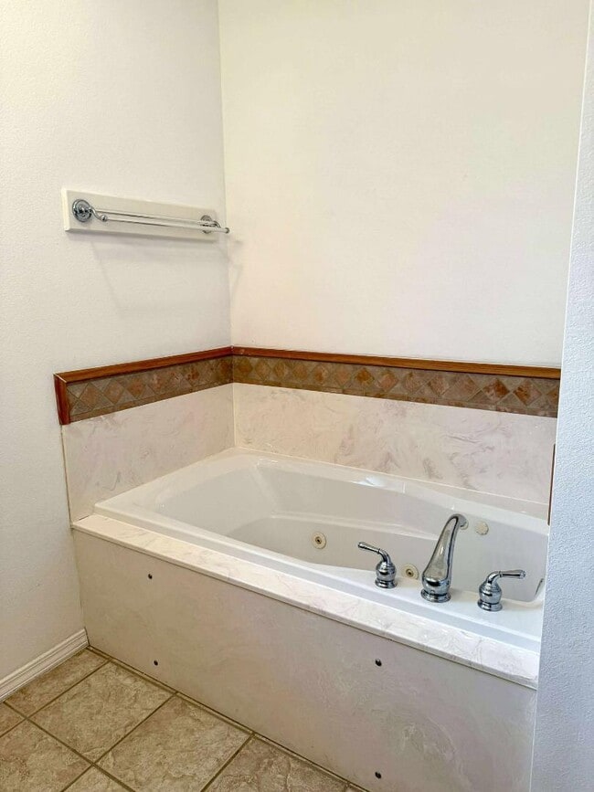 Building Photo - 305 E Mescalero Rd