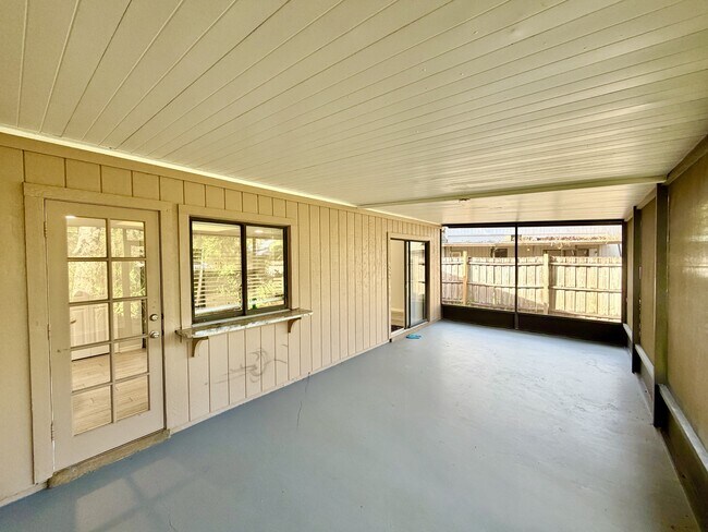 Building Photo - 8434 Cypress Lake Cir