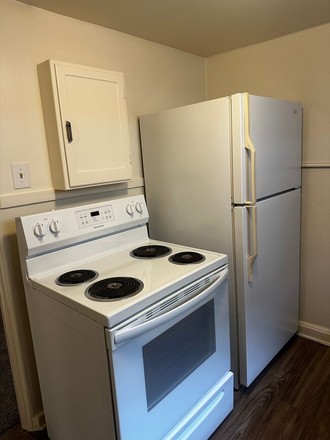 Building Photo - 1809 10th Ave