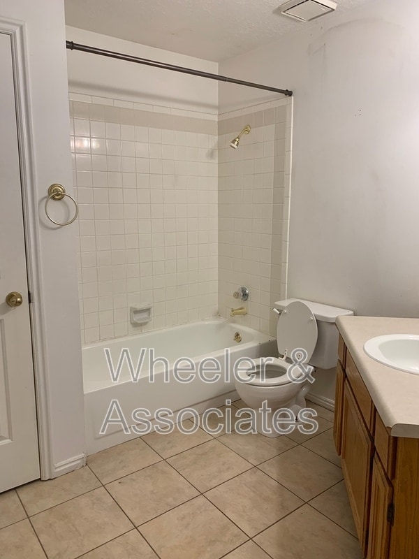 Building Photo - 1315 Brooke Ln