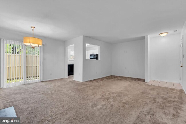Building Photo - 155 Steeplechase Ct
