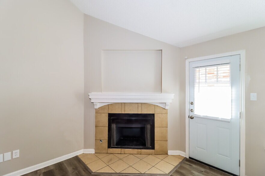 Building Photo - 911 Saunders Dr