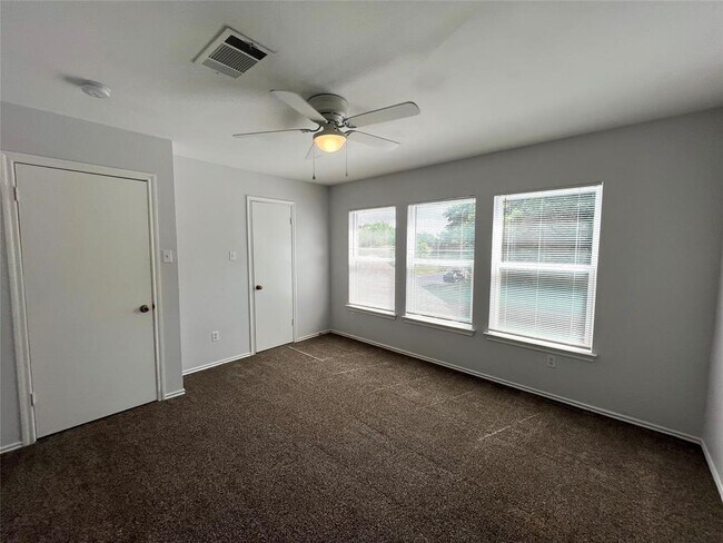 Building Photo - 2423 Glen Field Dr