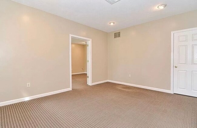 Building Photo - 185 June St