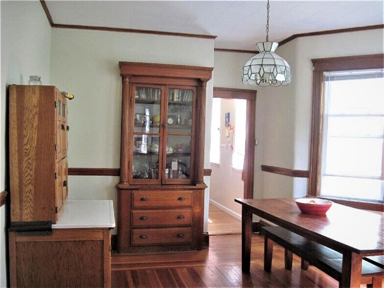 Building Photo - 81 Bartlett St