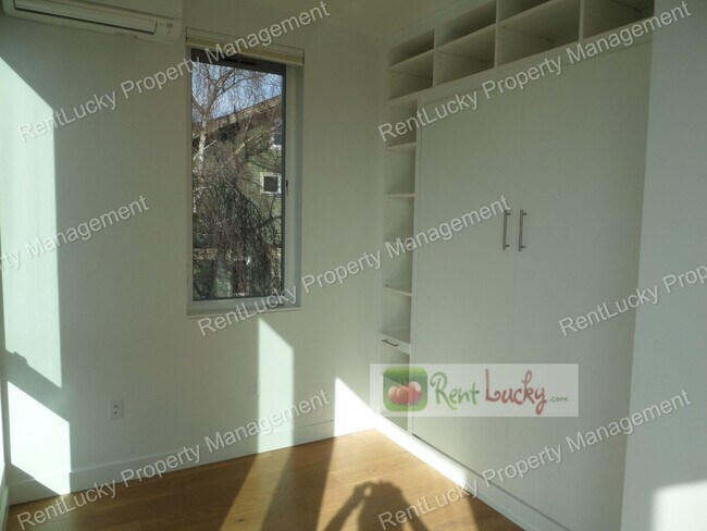 Building Photo - Spectacular VIEW 2 Bedroom+Den Townhome, Zoned For Residential & Commercial Use! Live and Work in...