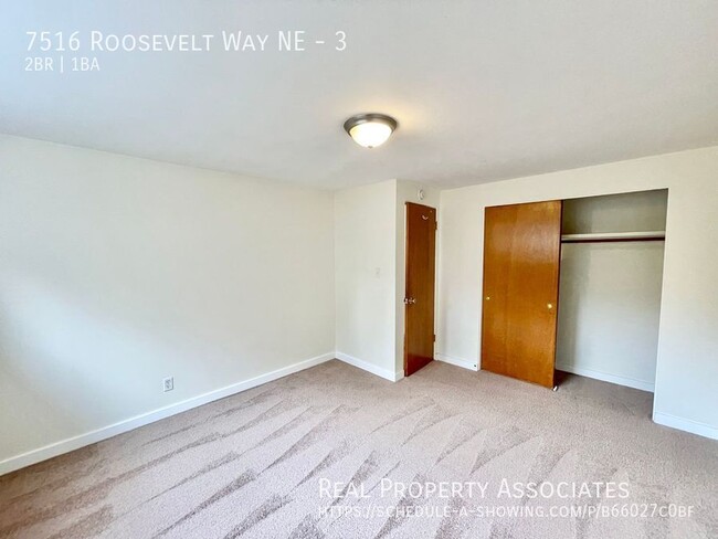 Building Photo - Spacious 2-bed/1-Bath Close to Green Lake!...