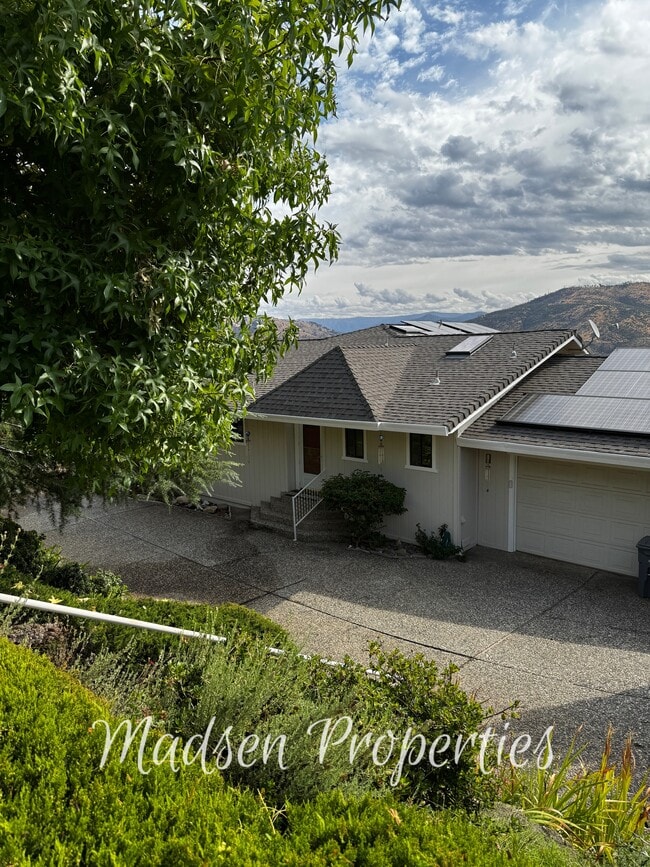 Building Photo - 6367 Woodman Dr