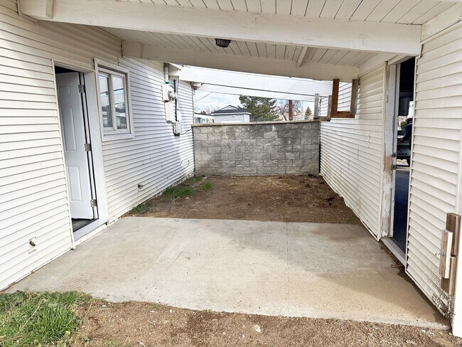 Building Photo - Remodeled 3 bedroom in Stead