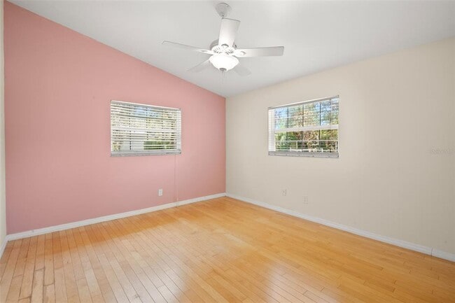 Building Photo - 5015 Aragon Way S