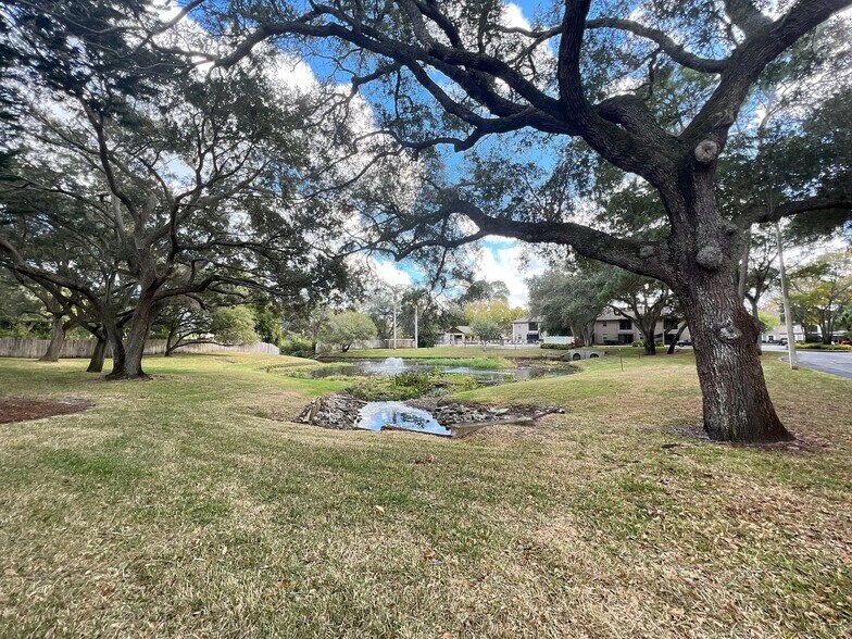 Building Photo - 5265 E Bay Dr