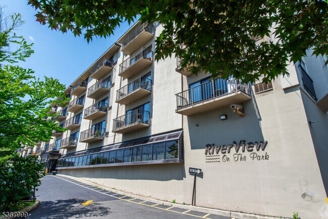 Building Photo - 1150 River Rd