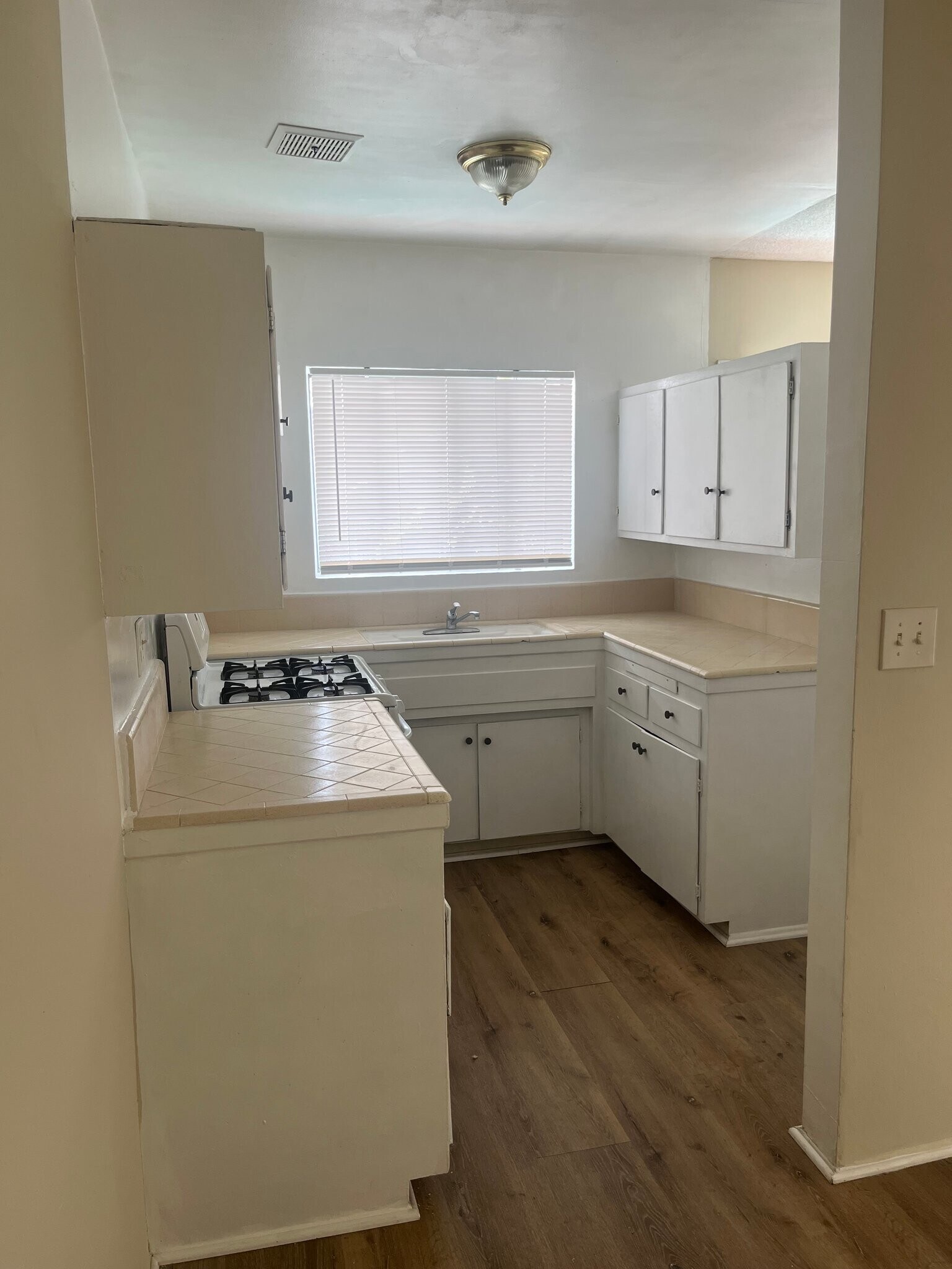 Building Photo - 9000 E Arcadia Ave