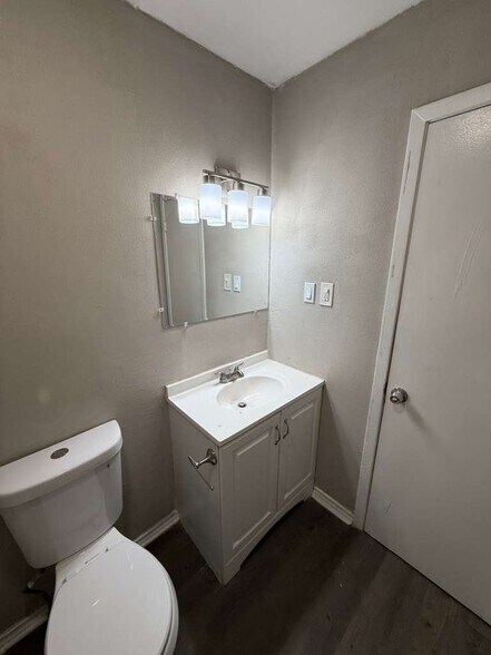 Building Photo - 2522 Normont Cir