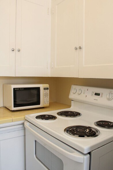 Building Photo - 2356-2366 SW Cactus Dr