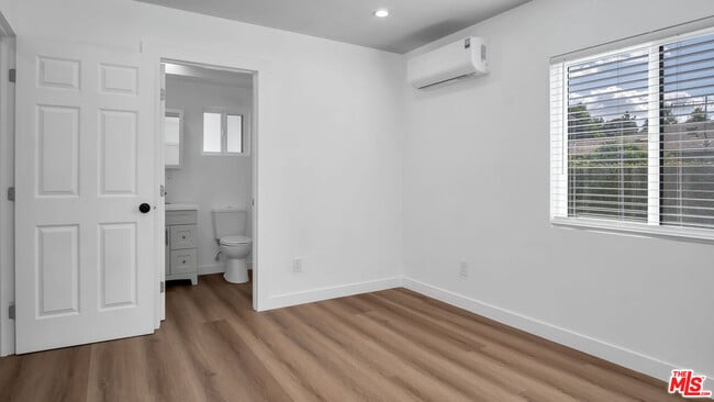 Building Photo - 15559 Three Palms St