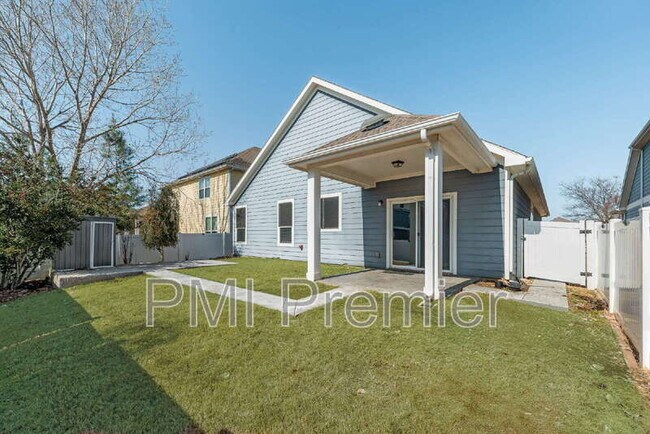 Building Photo - 9004 Blackstone Dr