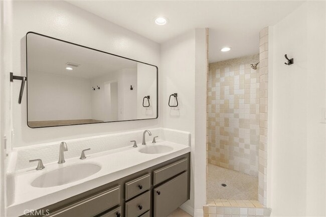 Building Photo - 25 Ocean Crest Ct
