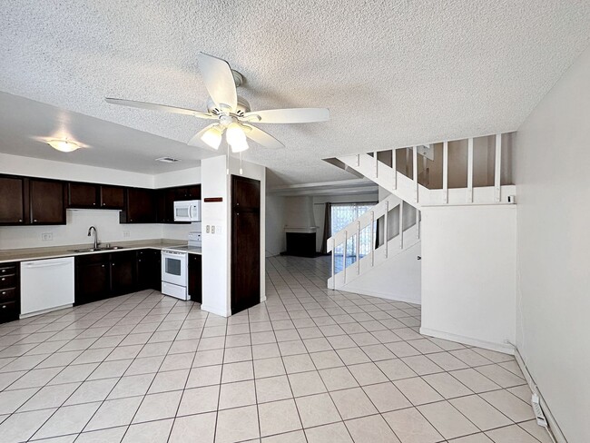 Building Photo - 674 Rolling Green Dr