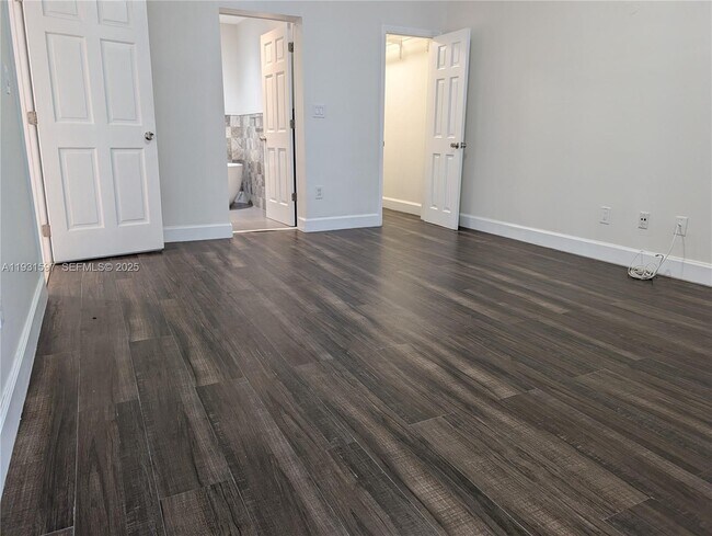 Building Photo - 6061 Collins Ave