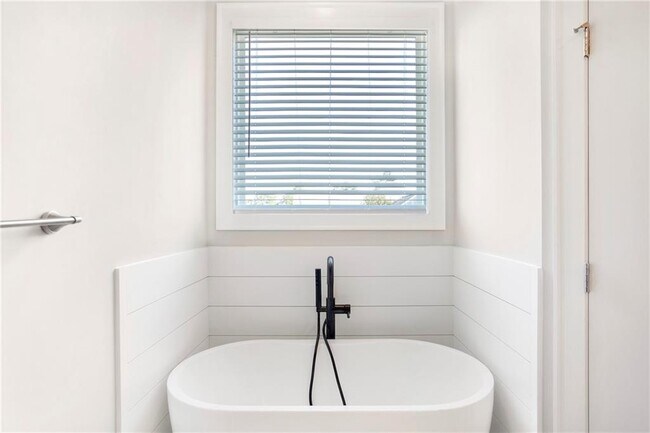 Building Photo - 150 Martin Run