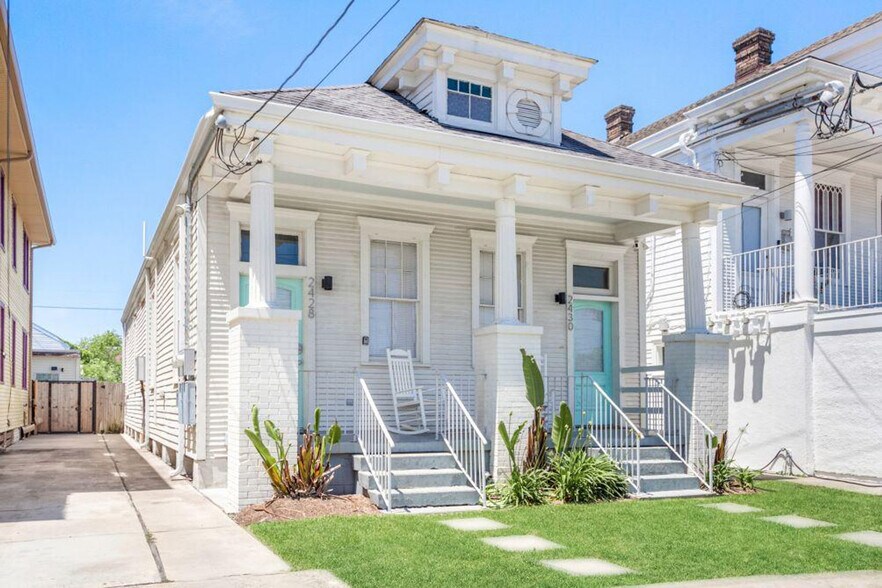 Building Photo - 2434 Valence St