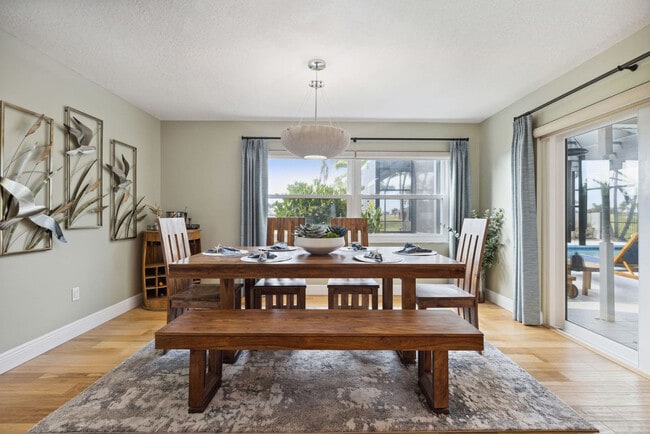 Building Photo - 12 Fairway Dr