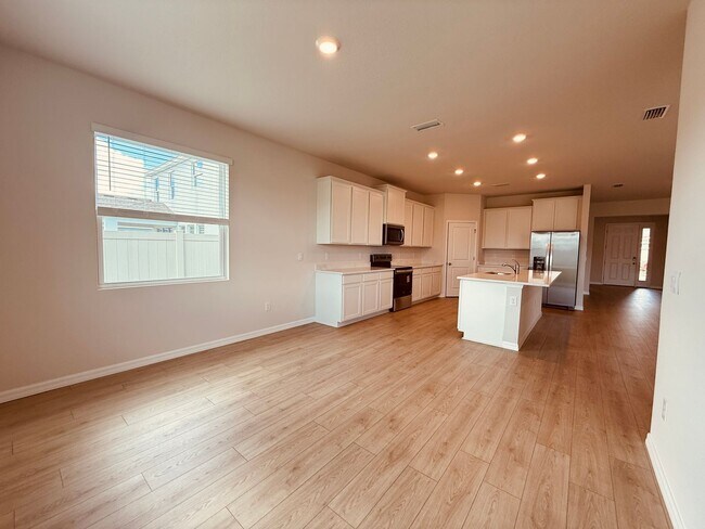 Building Photo - New built 4 bedroom 3 bath 3 car garage in Coddington Subdivision