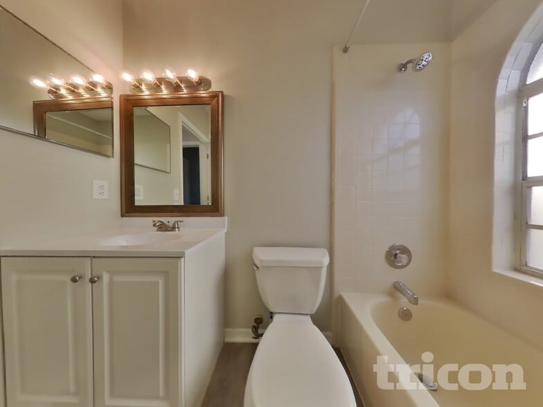 Building Photo - 1021 Whittier Cir