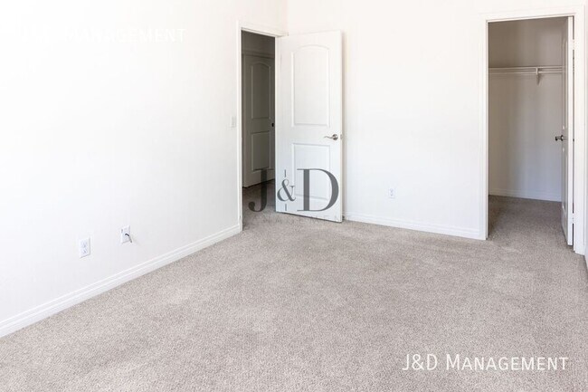 Building Photo - 8955 Valencia St