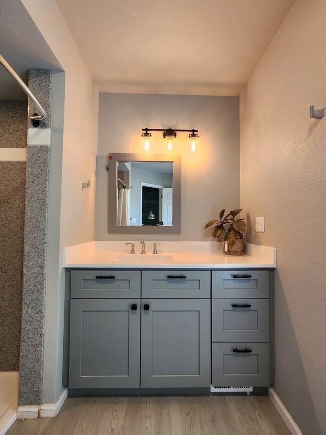 Building Photo - Stunning 3 Bedroom Townhome Tucked Away In...