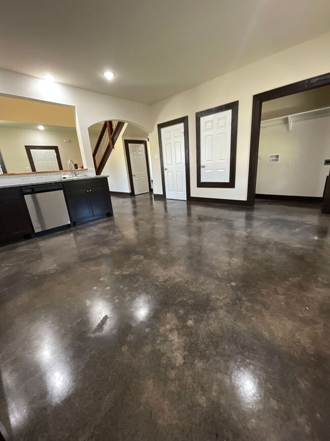 Building Photo - County Living in a Modern Home