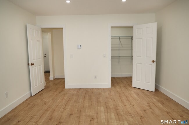 Building Photo - 185 Melba St