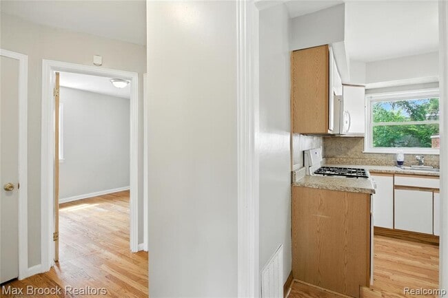 Building Photo - 25301 Ford St