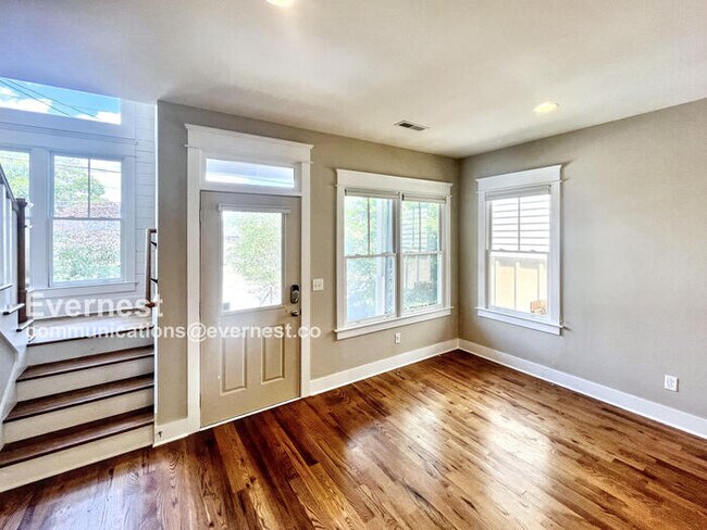 Building Photo - Lovely 2-Bedroom Home with Modern Amenitie...
