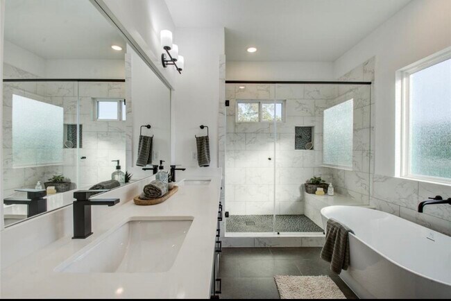 Building Photo - 778 W Tidwell Rd