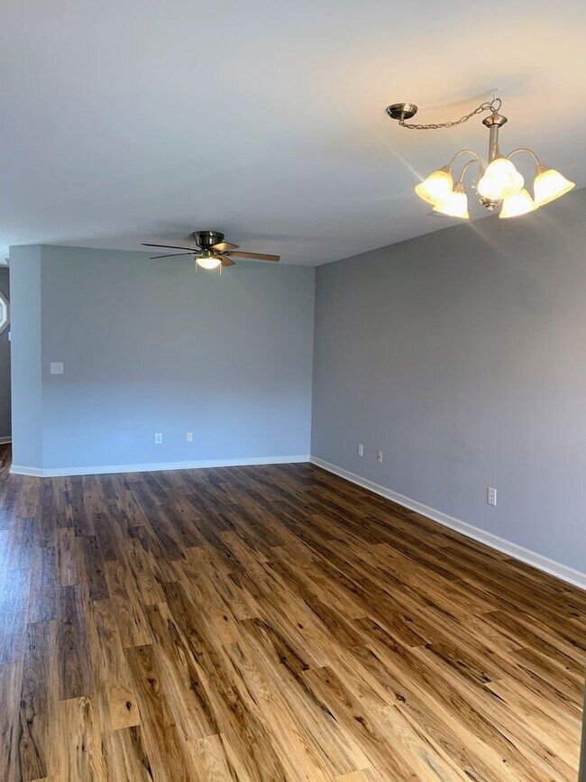 Building Photo - 1032 Bridgeport Way