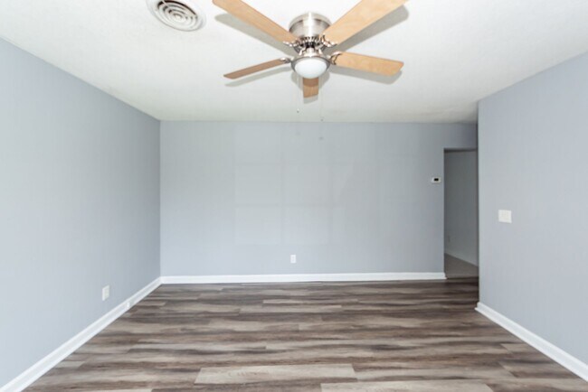 Building Photo - 3 Bedroom, 1.5 Bathroom Home in Greenhurst - Summerville