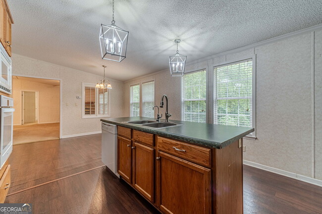 Building Photo - 246 Kings Ridge Dr