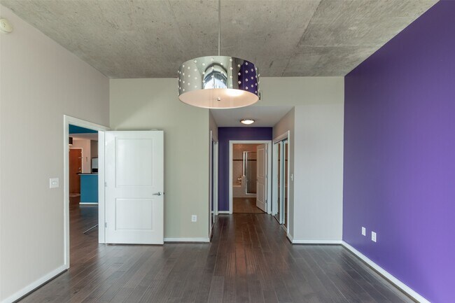 Building Photo - 5925 Almeda Rd