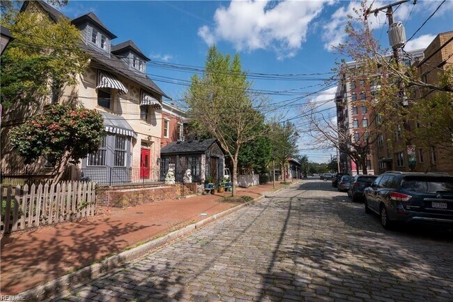 Building Photo - 409 Botetourt St