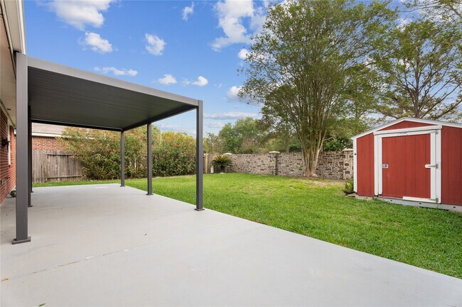 Building Photo - 23742 River Pl Dr